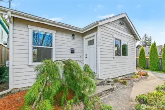 Welcome to 1209 9th Ave SE on Olympia's Eastside!