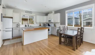 Kitchen w/ eating space