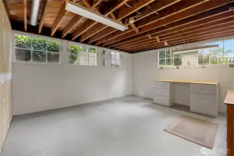 Unfinished area/workshop