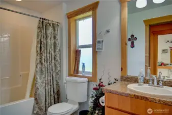 Bunkhouse bathroom 1