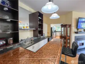 Bar area perfect for entertaining.
