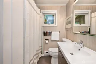 Bathroom on 1st floor