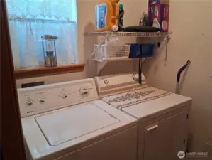 All appliances stay!