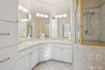 Primary Bath En Suite