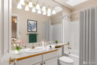 Upper Floor Full Bath