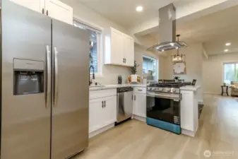 All appliances are brand new and stay with home