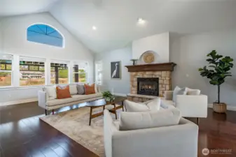 Vaulted ceiling, lots of natural daylight