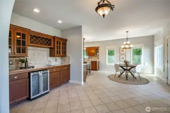 Wine bar with refrigerator