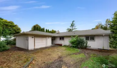 Welcome home to 4843 Oakridge Dr in Blaine!