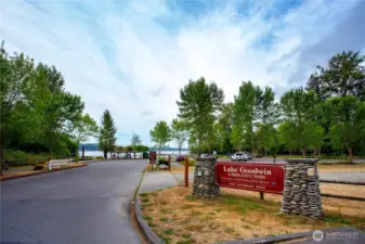 So close to the park !