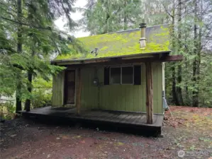 Cabin with electricity and internet