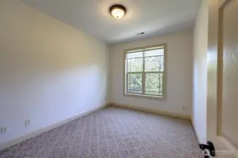 2nd guest bedroom.