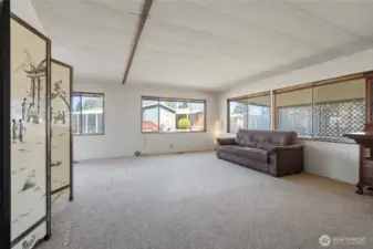 Bright living space!