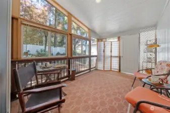 Amazing sunroom off the sitting/office. Relax and enjoy yourself in this great space.
