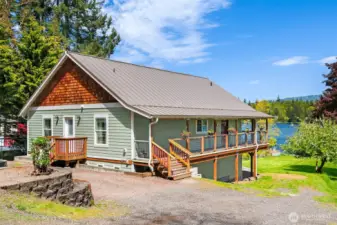 Charming cottage completely rebuilt from the foundation in 2015-2016!