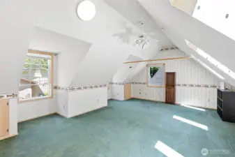 Upper level 2nd bonus room