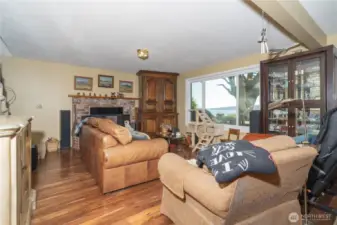 Kitchen - Dining and family room open concept