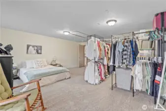 Oversized primary bedroom (2)