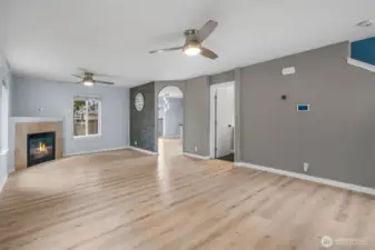 Family room w/fireplace