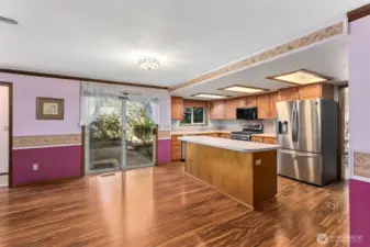 Kitchen w/ island