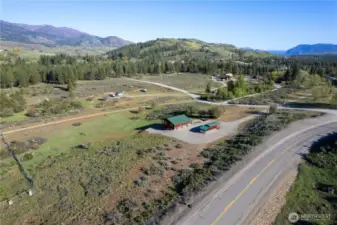 This Cabin and shop offer great location all seasons. Easy keeper.