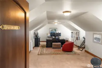Large great room above garage