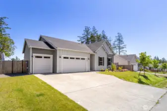 Oversized 3 car garage