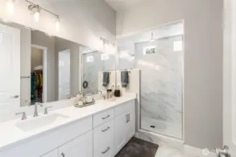Double sinks and walk-in shower in the primary en suite