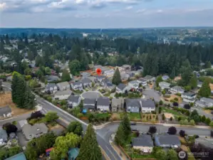 Northshore schools & easy commuting access to both downtown Mill Creek & Bothell.