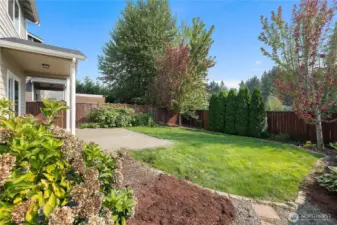 The fully fenced backyard features a sprinkler system and a cozy covered patio, creating a great space for barbequing and entertaining. With no homes behind you, it offers wonderful privacy and easy low maintenance upkeep.
