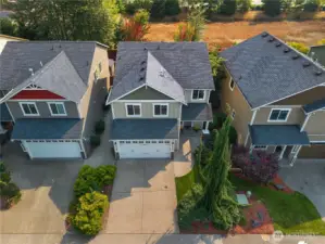 End of street location in Bayhill provides privacy with no homes behind.