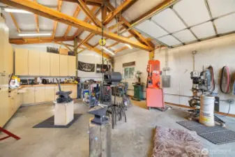 Incredible custom shop with loads of built in cabinets and plenty of horsepower to fire up any tools you need !