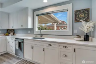 Large picture windows make meal prep a pleasure, while classic hardware complements the kitchen’s timeless style.
