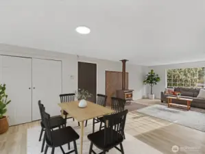 Virtual staging in dining room