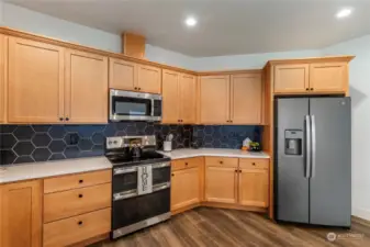 All appliances included! Under cabinet lighting too!