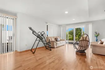 Additional living room space in daylight basement