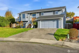 Prime Marysville location and water views!