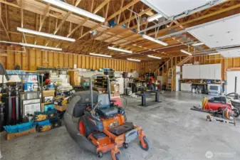 Tremedous storage in this space, both upstairs and downstairs with 4 garage doors