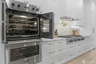 Viking Treo (Double Oven, Gas Range & commercial hood). Buyer Info Package upon request.