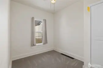 Middle bedroom