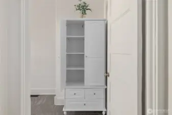 Middle bedroom Armoire closet