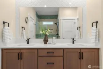 Large mirror and plenty of lighting to get ready.