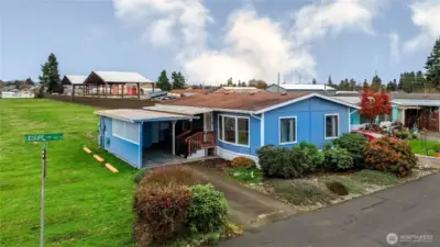 A great opportunity to live in Nylandia 55+ Park with low space rents.