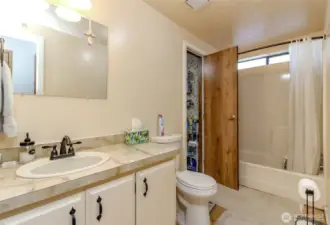 2nd Bathroom next to the Bedroom's 2 and 3