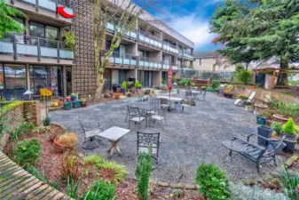 Expansive and private community outdoor space ideal for relaxing, al freso dining and spending time with neighbors and friends.