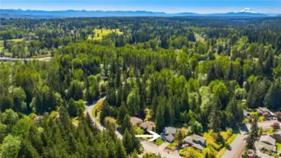 Wonderfully located minutes to Echo Falls Golf Course, Maltby Cafe, Costco, Flower World and several local wineries. Two minutes to freeway access.