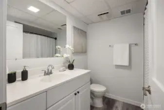 A fully finished basement bathroom with a shower/tub combo