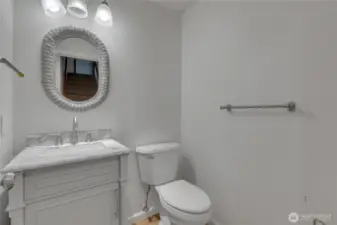 Downstairs 1/2 bathroom