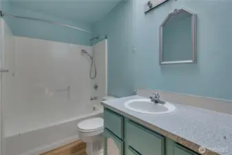 Full bath room upstairs
