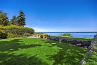 Super private back yard- just you and the view!